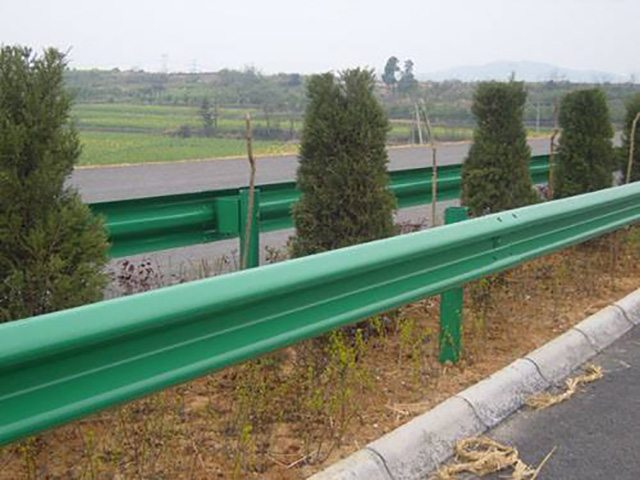 川森高速公路安全防护栏图片