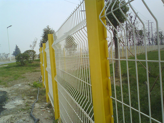 川森铁丝网围栏做个门怎么弄