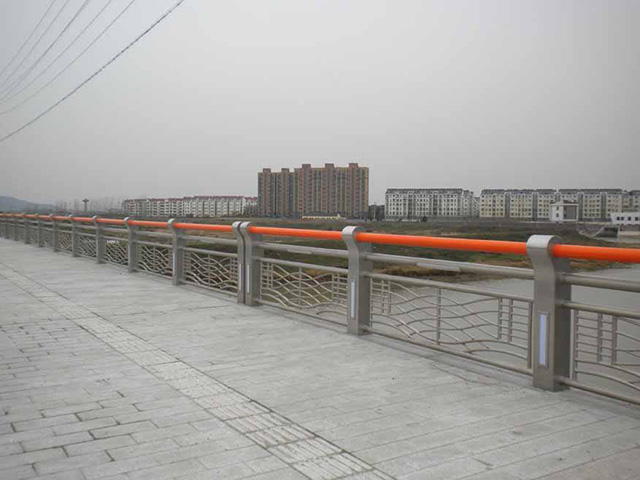 川森重庆九龙坡区道路护栏网