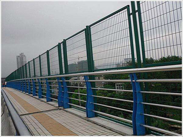 川森阳台护栏防雨板