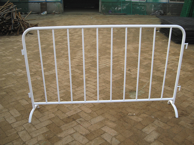 川森围墙铁丝网围栏安装过程