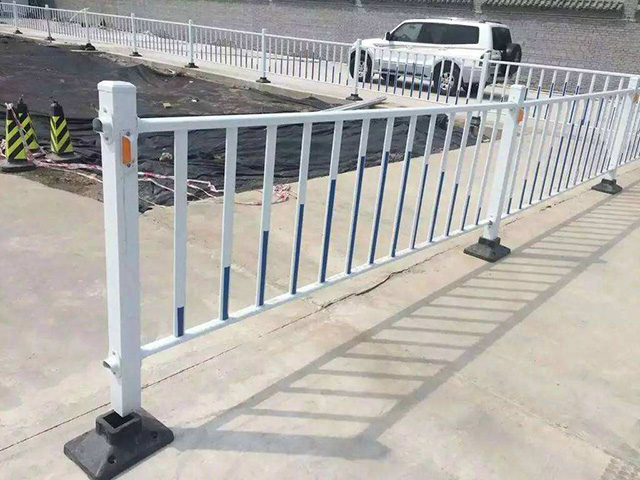川森铝材阳台护栏图片