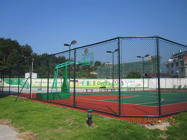 体育场护栏足球场围网安装示意图