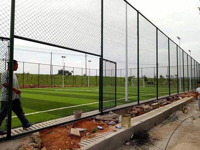 足球场护栏安装施工图装多少米