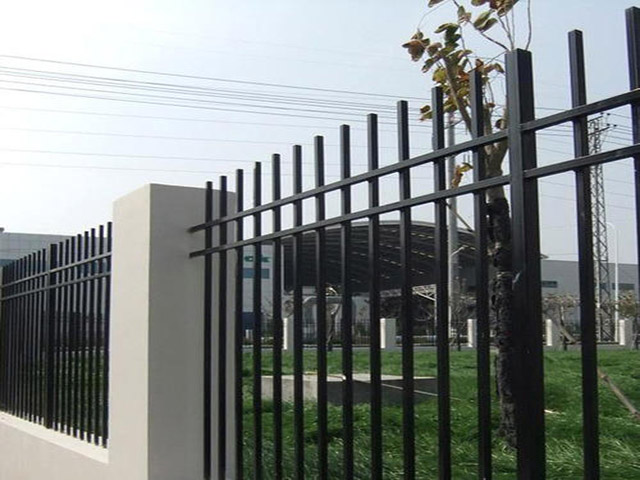 江源学校用铁艺护栏生产防护的防腐工艺特点