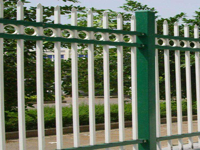 学校植物园的护栏是由两种价格表