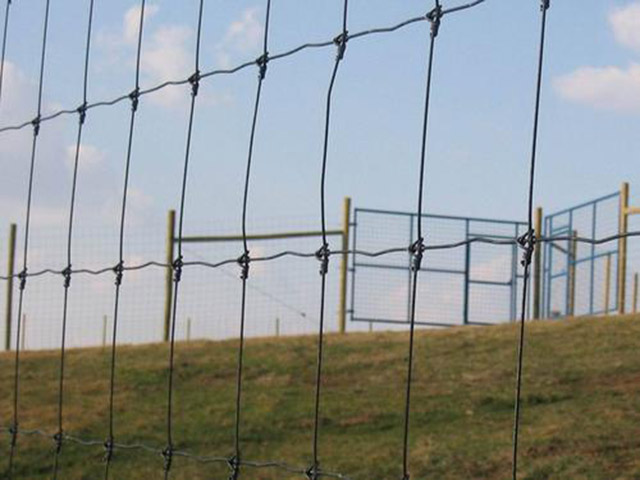 南宁哪有养殖场钢护栏安装过程详解