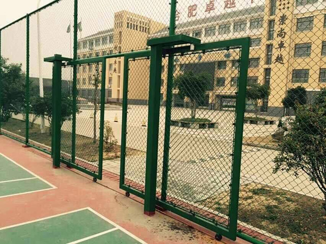 学校操场护栏的做法安装要求