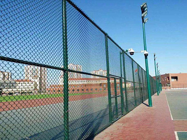 锌钢护栏学校操场防护围栏制作流程