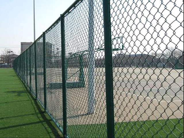 学校操场运动场田径场跑道护栏有什么作用与特点?