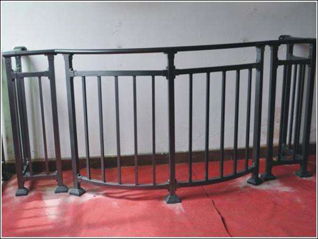 北京木地板厂家阳台护栏安装安全问题重中之重