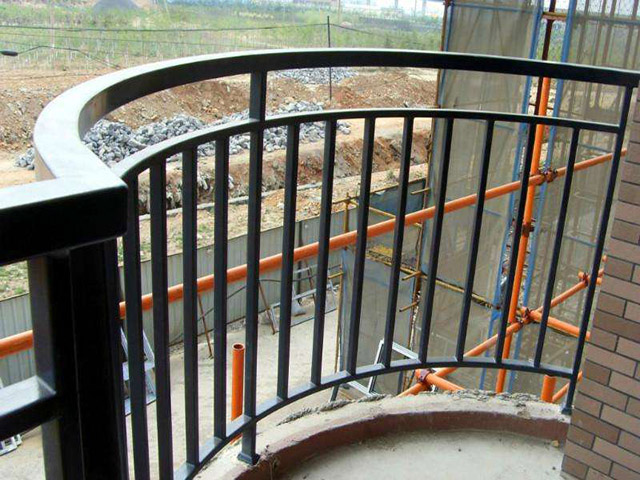 别墅阳台护栏安装插管式产品结构特性