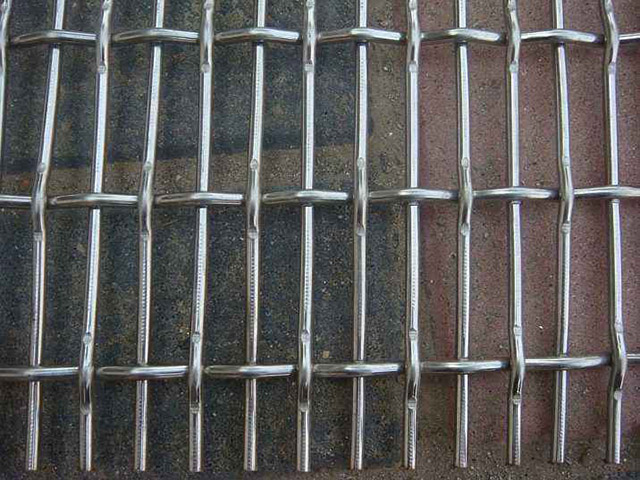 养猪镀锌铁丝网护栏安装施工方案