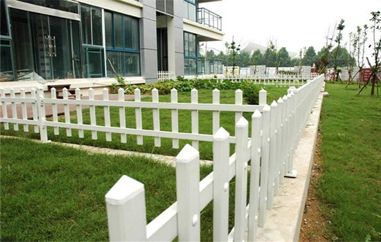 pvc塑钢草坪护栏使用寿命的几大因素