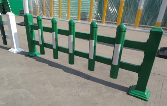 城市护栏颜色一般为什么是墨绿色?