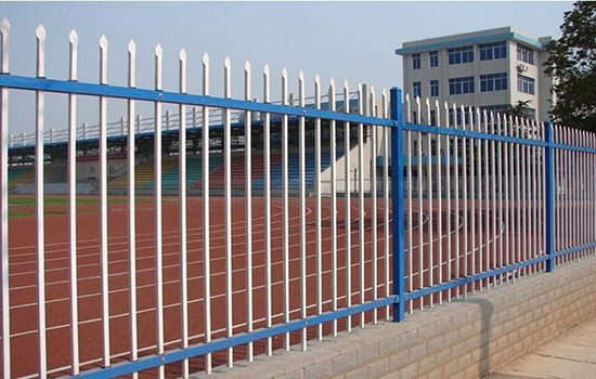 刺铁丝护栏安装方法
