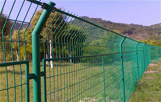 铁丝网围栏价格丝多少钱一米施工