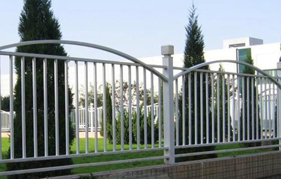 别墅庭院防腐木围栏效果图大全使用年限有多长?