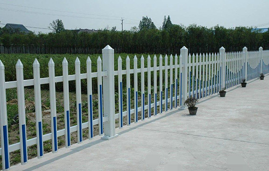 铁艺围栏铁艺护栏围墙栏杆表面浸塑和喷塑的区别