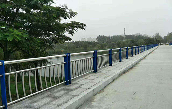 重庆巫溪县车间防撞护栏什么样的比较好?