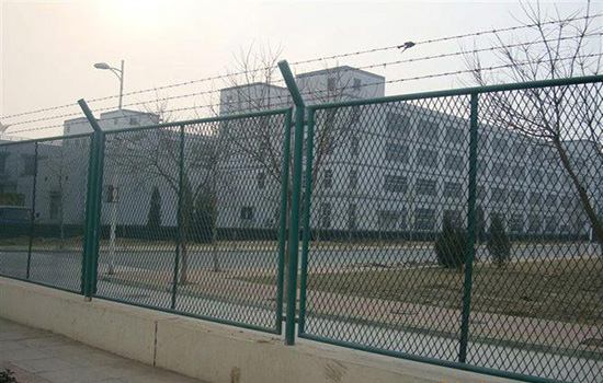 重庆大渡口区体育场护栏网安装方案