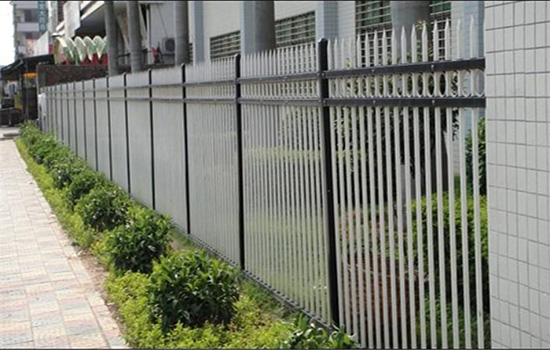 围墙围栏栏杆铁艺护栏栅栏在交通设施中的重要地位