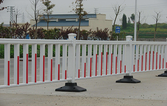 铁栏杆围墙多少钱一米正确安装你知道多少