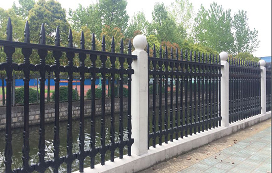 围墙铁丝网围栏安装过程防护措施