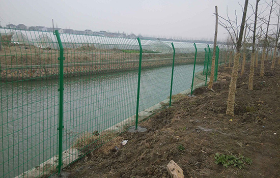 养殖铁丝网围栏价格丝一般多高