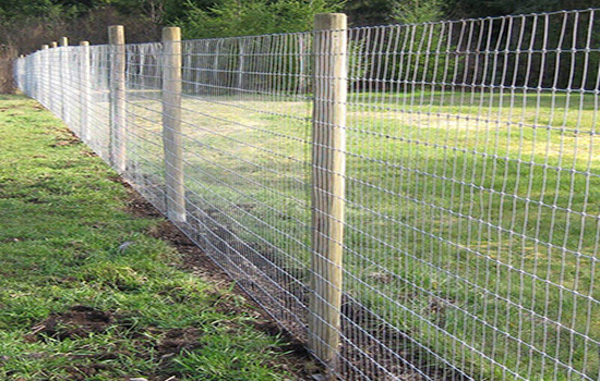 铁丝网如何安装在护栏上竖向
